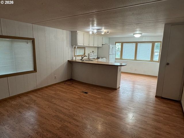 1600 RHODODENDRON Dr 293, Florence, OR 97439