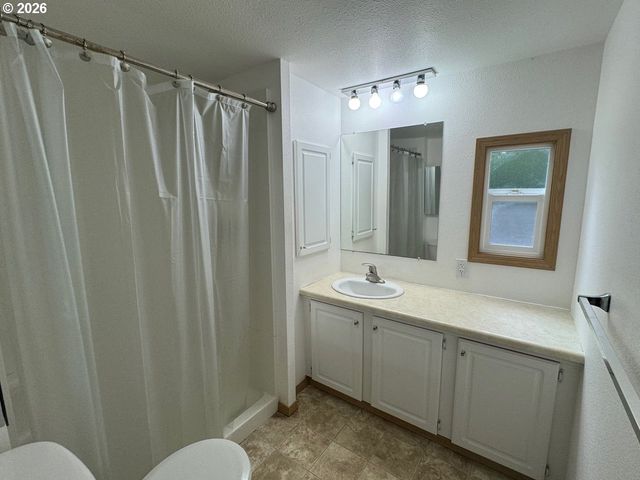 1600 RHODODENDRON Dr 293, Florence, OR 97439