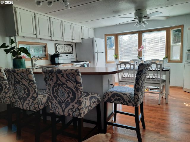 1600 RHODODENDRON Dr 293, Florence, OR 97439