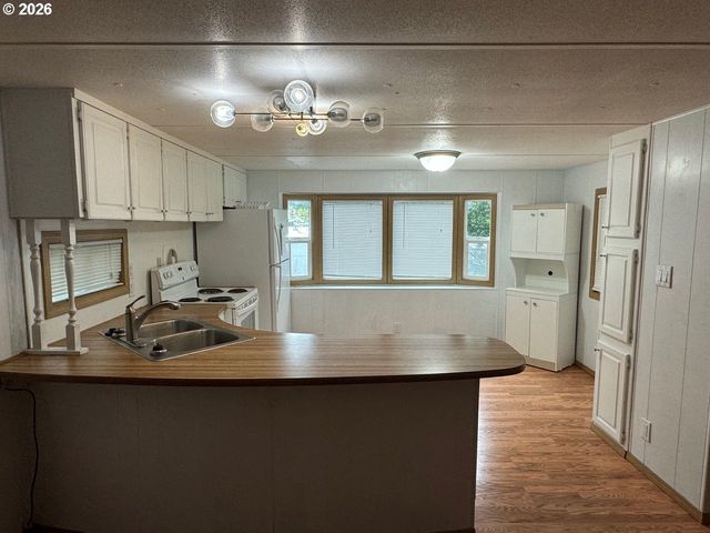 1600 RHODODENDRON Dr 293, Florence, OR 97439