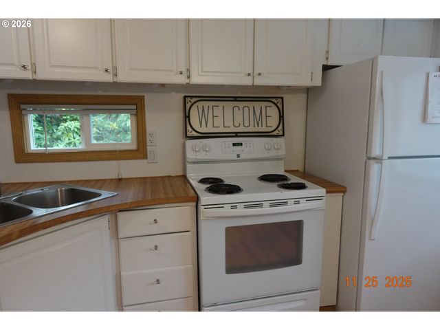 1600 RHODODENDRON Dr 293, Florence, OR 97439