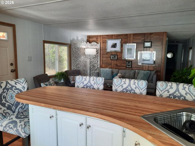 1600 RHODODENDRON Dr 293, Florence, OR 97439