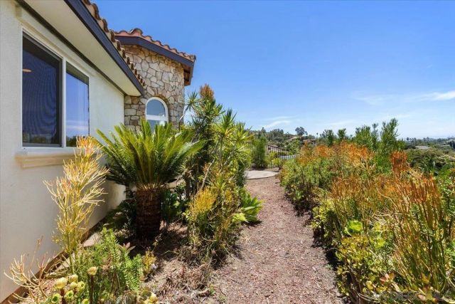 2342 CARIOCA PL, Vista, CA 92084