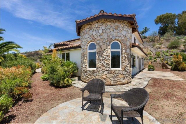 2342 CARIOCA PL, Vista, CA 92084