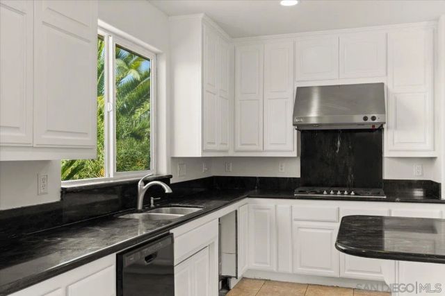 2342 CARIOCA PL, Vista, CA 92084