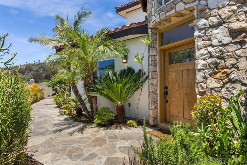 2342 CARIOCA PL, Vista, CA 92084