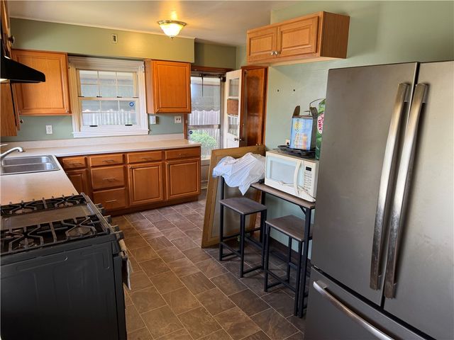14 Hogsett St, Uniontown, PA 15401