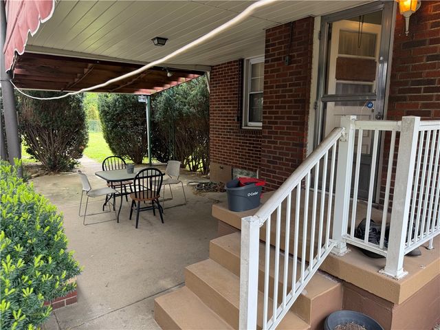 14 Hogsett St, Uniontown, PA 15401