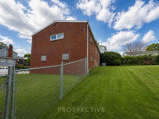 14 Hogsett St, Uniontown, PA 15401
