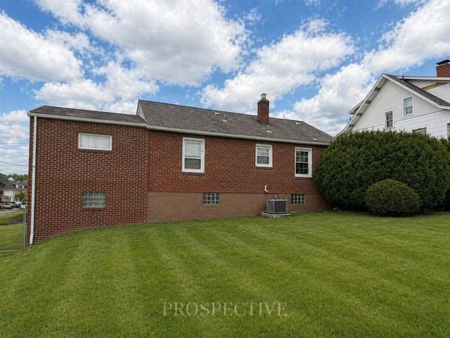 14 Hogsett St, Uniontown, PA 15401