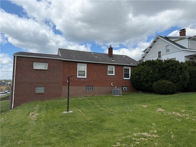 14 Hogsett St, Uniontown, PA 15401