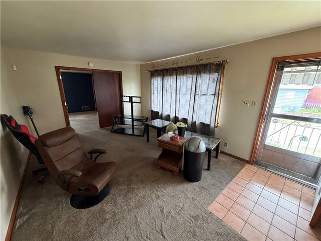 14 Hogsett St, Uniontown, PA 15401