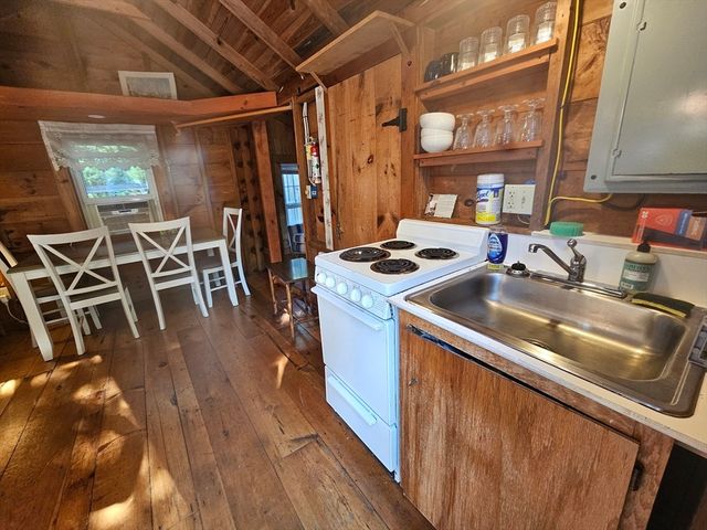 1937 State Hwy Rte 6 8, Wellfleet, MA 02667