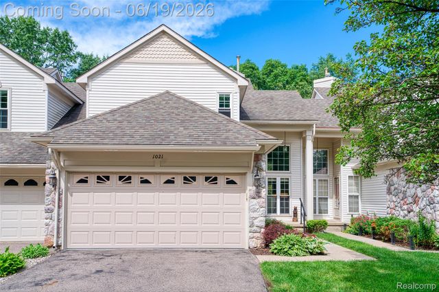 1021 Calpernia, Wixom, MI 48393