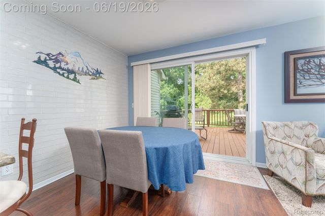 1021 Calpernia, Wixom, MI 48393