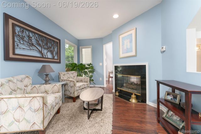 1021 Calpernia, Wixom, MI 48393