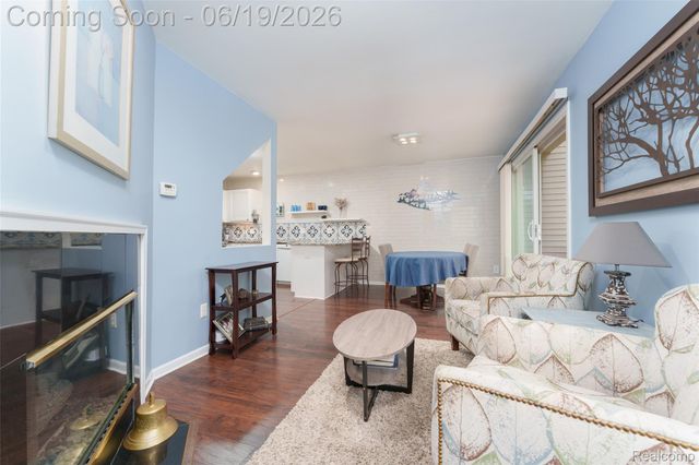 1021 Calpernia, Wixom, MI 48393