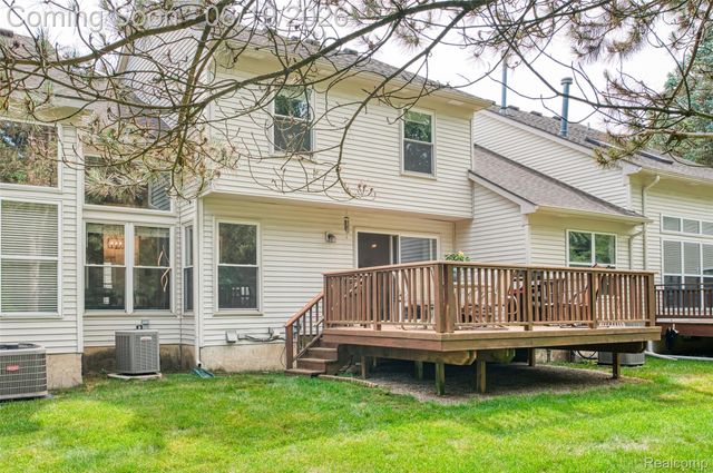 1021 Calpernia, Wixom, MI 48393