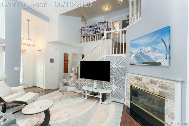 1021 Calpernia, Wixom, MI 48393