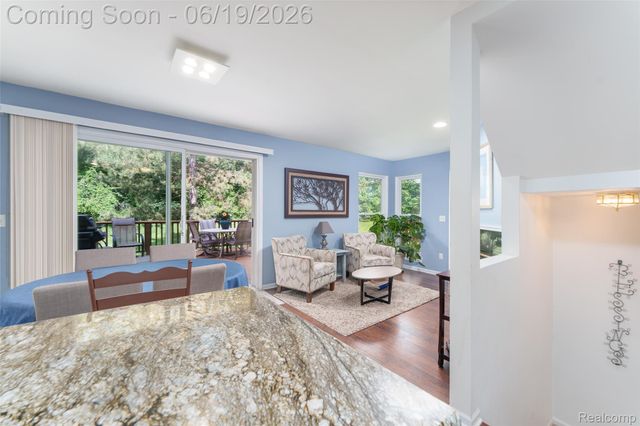 1021 Calpernia, Wixom, MI 48393