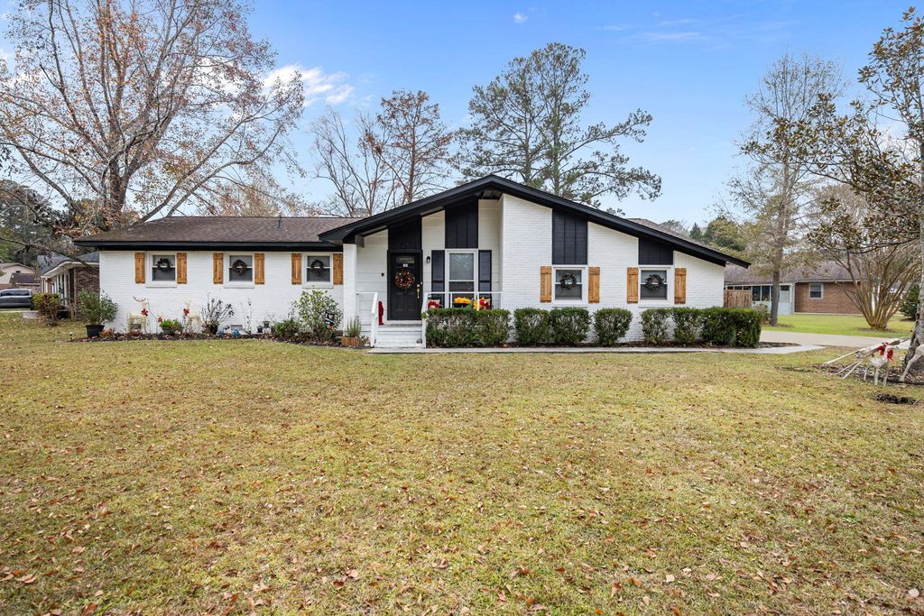 103 Clubhouse Road, Summerville, SC 29483