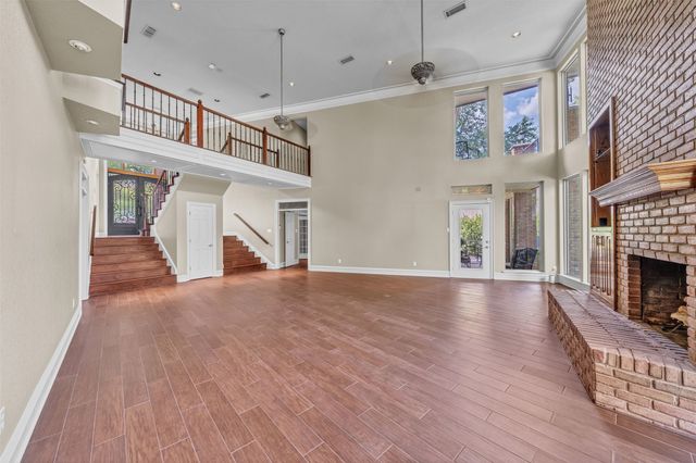 401 Canyon Creek Trail, Fort Worth, TX 76112