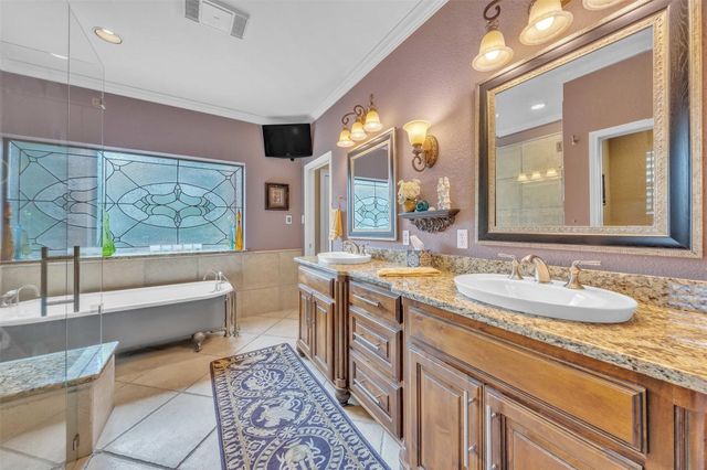 401 Canyon Creek Trail, Fort Worth, TX 76112