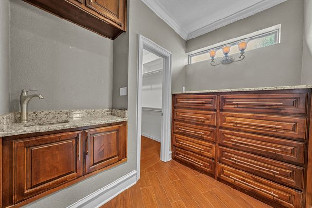401 Canyon Creek Trail, Fort Worth, TX 76112