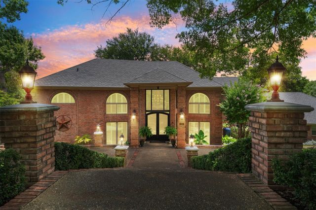 401 Canyon Creek Trail, Fort Worth, TX 76112