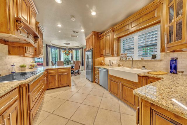 401 Canyon Creek Trail, Fort Worth, TX 76112