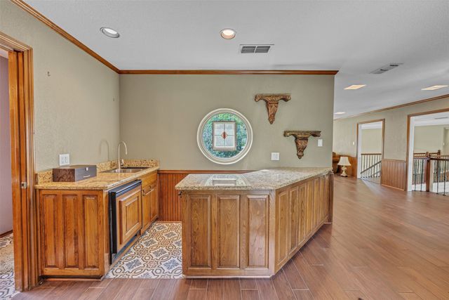 401 Canyon Creek Trail, Fort Worth, TX 76112