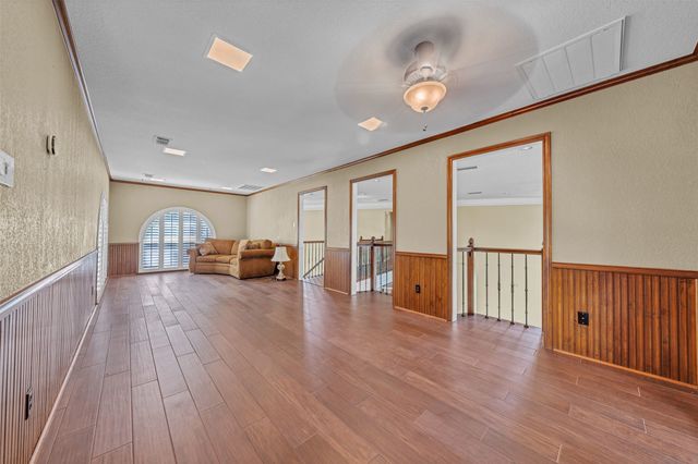401 Canyon Creek Trail, Fort Worth, TX 76112