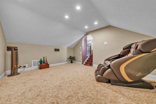401 Canyon Creek Trail, Fort Worth, TX 76112