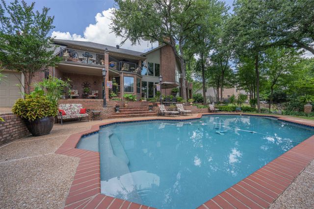 401 Canyon Creek Trail, Fort Worth, TX 76112