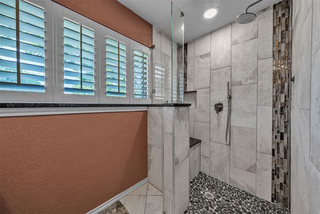 401 Canyon Creek Trail, Fort Worth, TX 76112