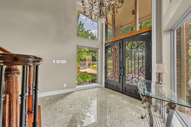 401 Canyon Creek Trail, Fort Worth, TX 76112