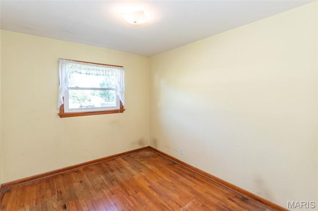 11048 Ridge Forest Court, St Louis, MO 63126