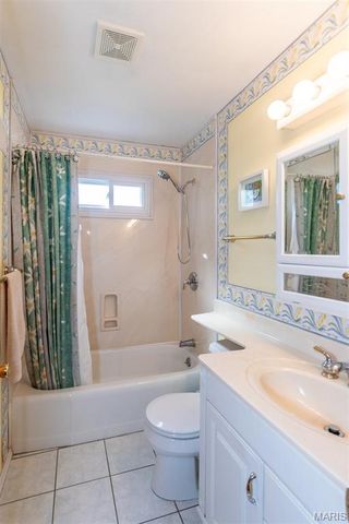 11048 Ridge Forest Court, St Louis, MO 63126