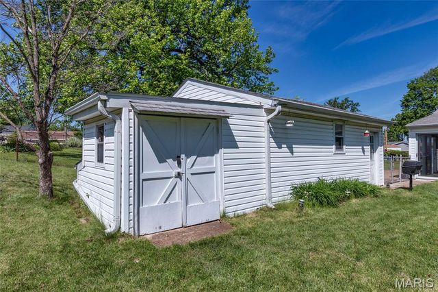 11048 Ridge Forest Court, St Louis, MO 63126