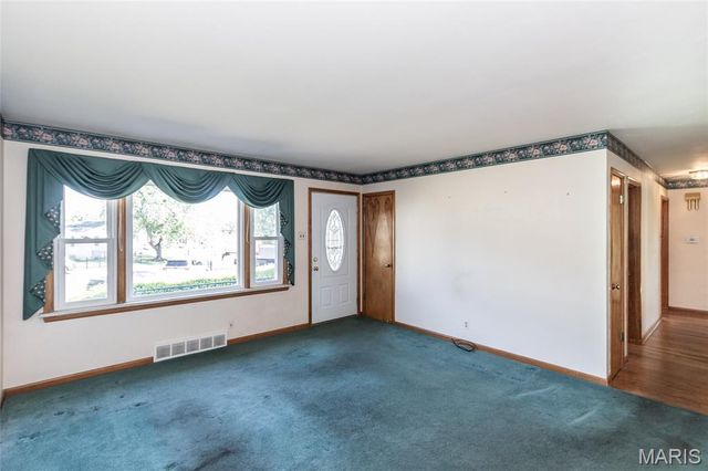 11048 Ridge Forest Court, St Louis, MO 63126