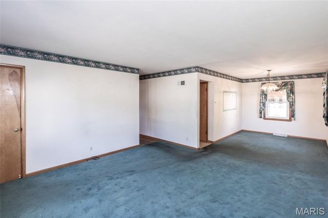 11048 Ridge Forest Court, St Louis, MO 63126