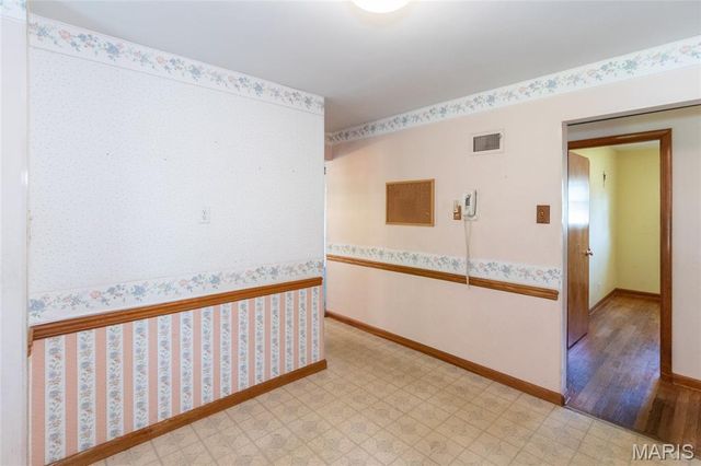 11048 Ridge Forest Court, St Louis, MO 63126