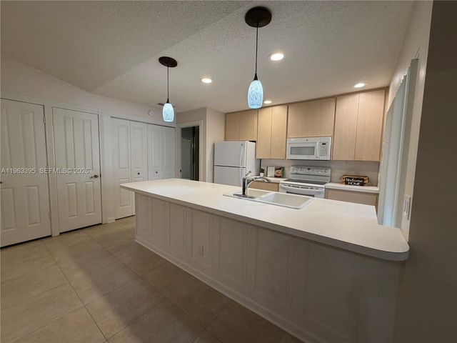 101 Silverleaf Oak Ct 101, Palm Beach Gardens, FL 33410