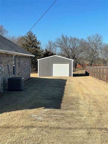 41182 Hazel Dell Road, Shawnee, OK 74804