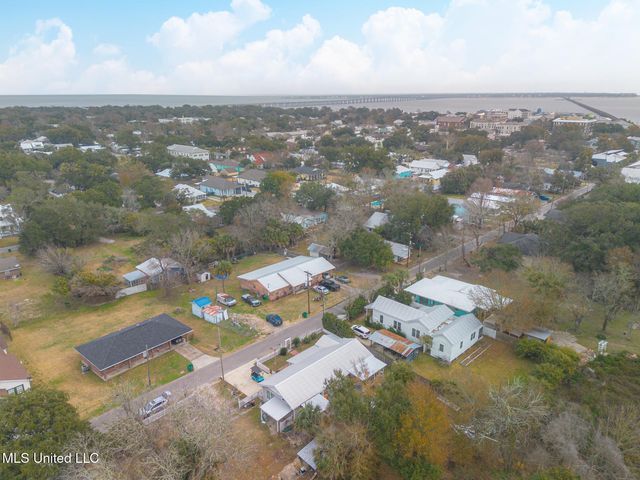 330 Easterbrook Street, Bay Saint Louis, MS 39520