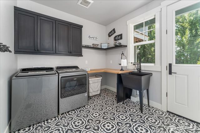 264 Porcupine Lane, Chelan, WA 98816