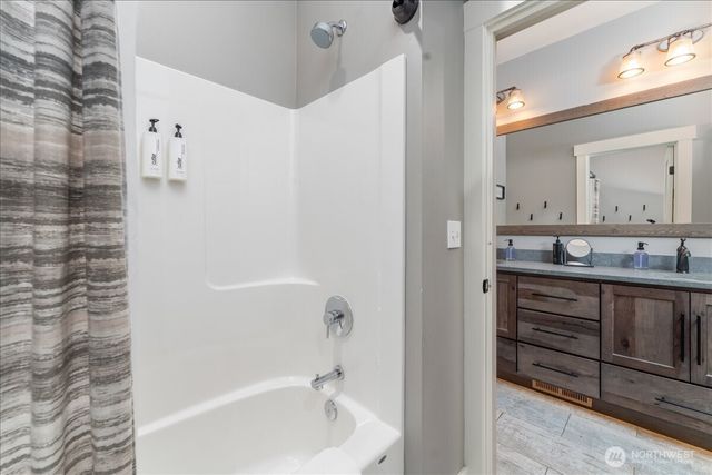 264 Porcupine Lane, Chelan, WA 98816