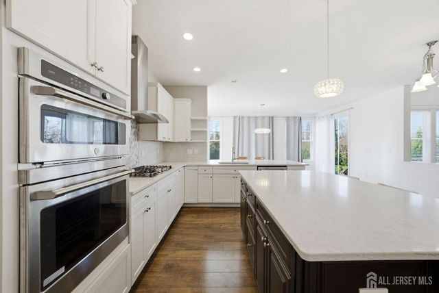 3 Cairnes Lane, East Brunswick, NJ 08816