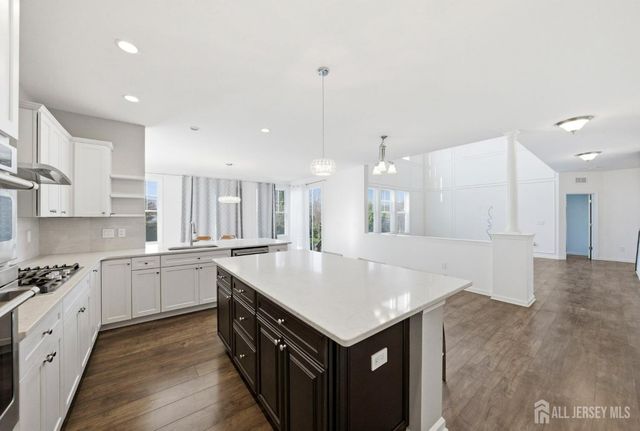 3 Cairnes Lane, East Brunswick, NJ 08816