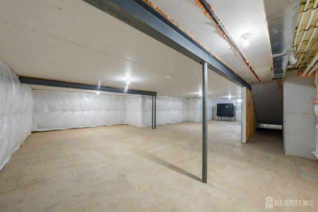 3 Cairnes Lane, East Brunswick, NJ 08816